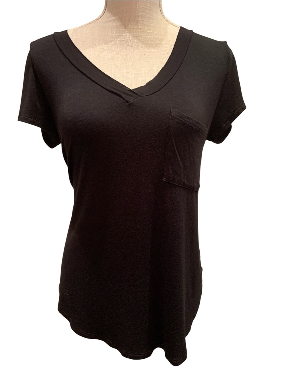 MONO B DEEP V-NECK, SHORT SLEEVE, LONGLINE, POCKET TEE. EXCELLENT CONDITION!
